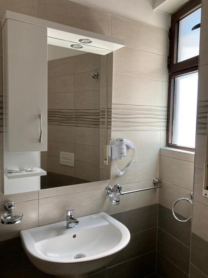 Villa Daniele Durres Bagian luar foto